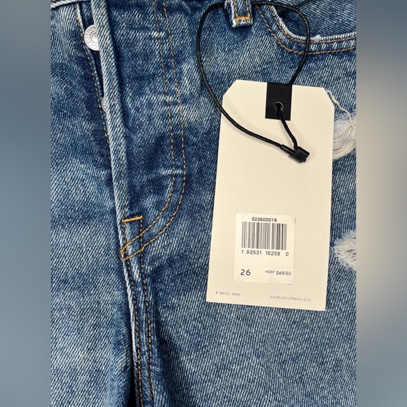 BRAND NEW LEVIS SHORTS - Picture 6 of 6